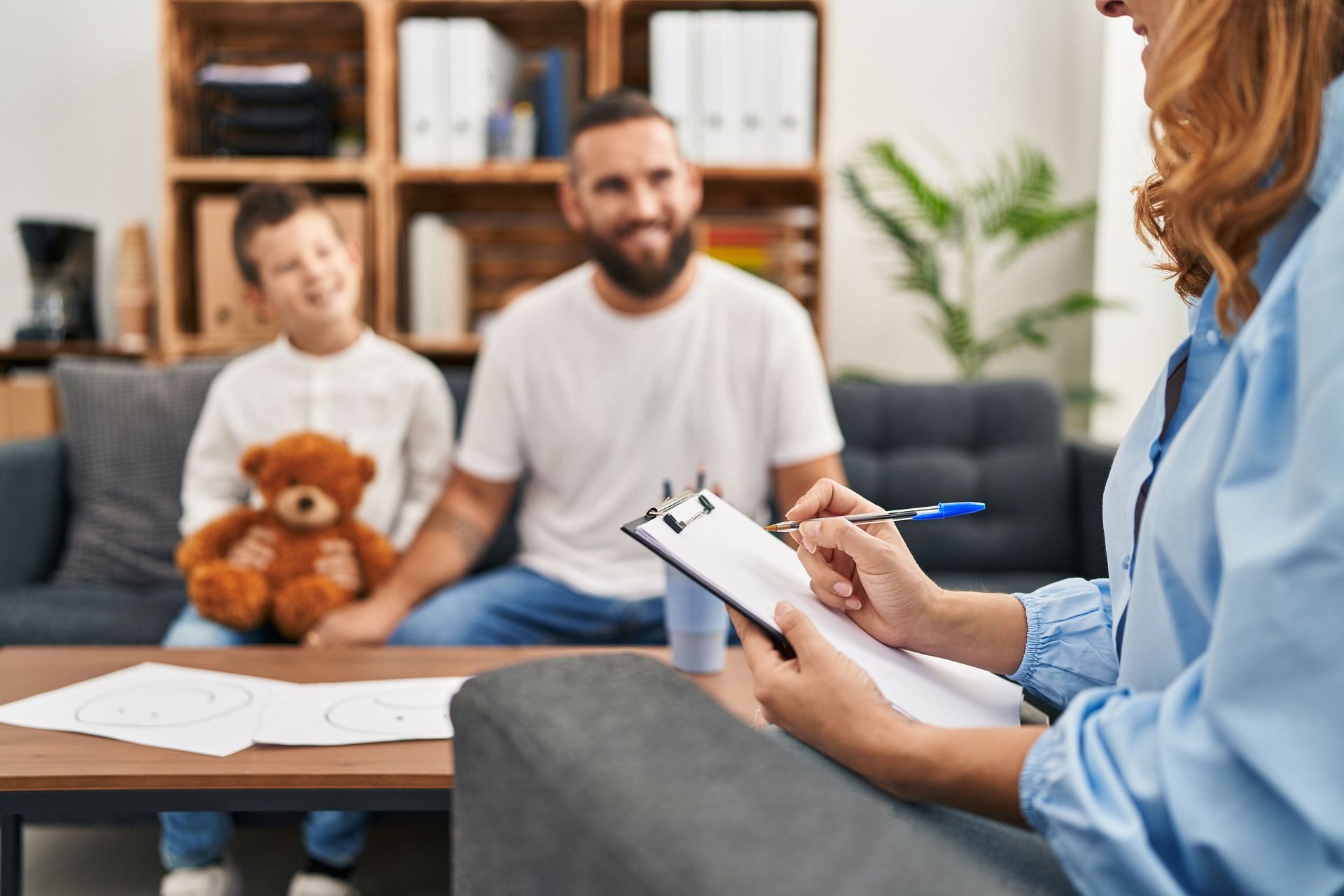 What role can a therapist play in your life? (Image via Freepik/Krakenimages.com)